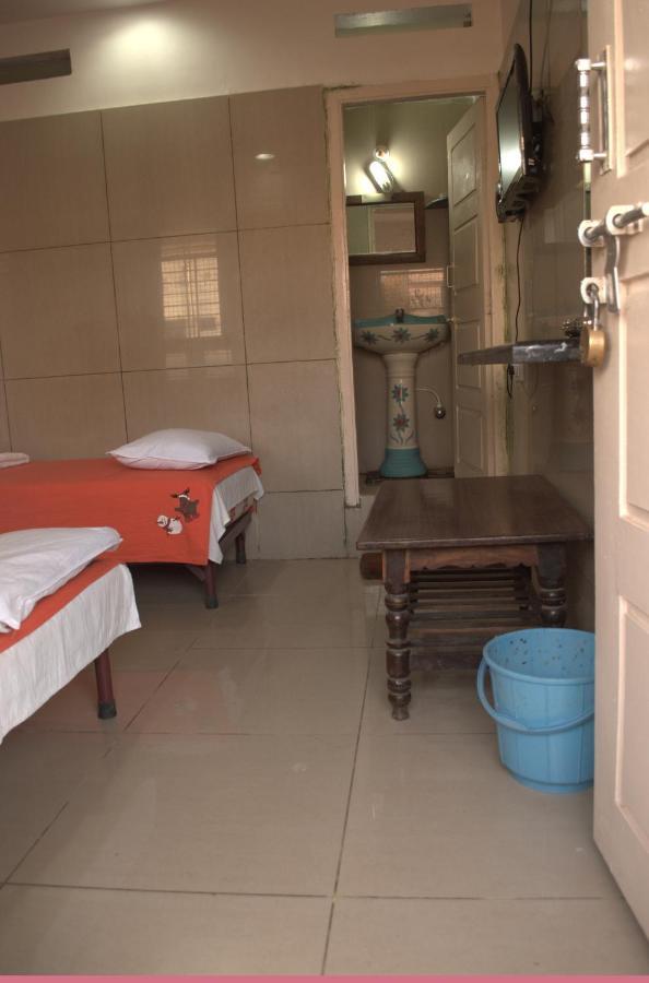 Mourya Deluxe A/C Lodge Chitradurga Exterior photo
