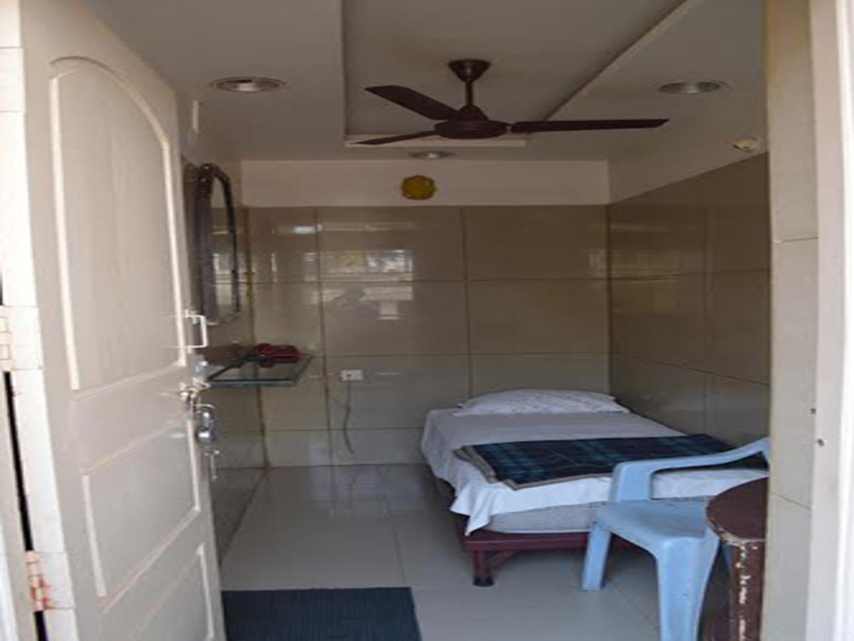 Mourya Deluxe A/C Lodge Chitradurga Exterior photo