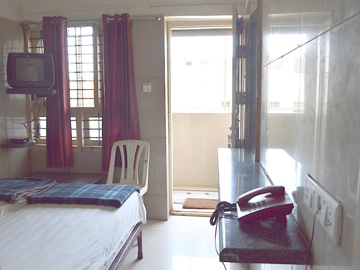 Mourya Deluxe A/C Lodge Chitradurga Exterior photo