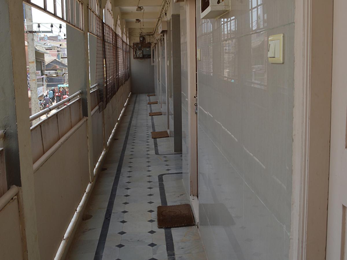 Mourya Deluxe A/C Lodge Chitradurga Exterior photo
