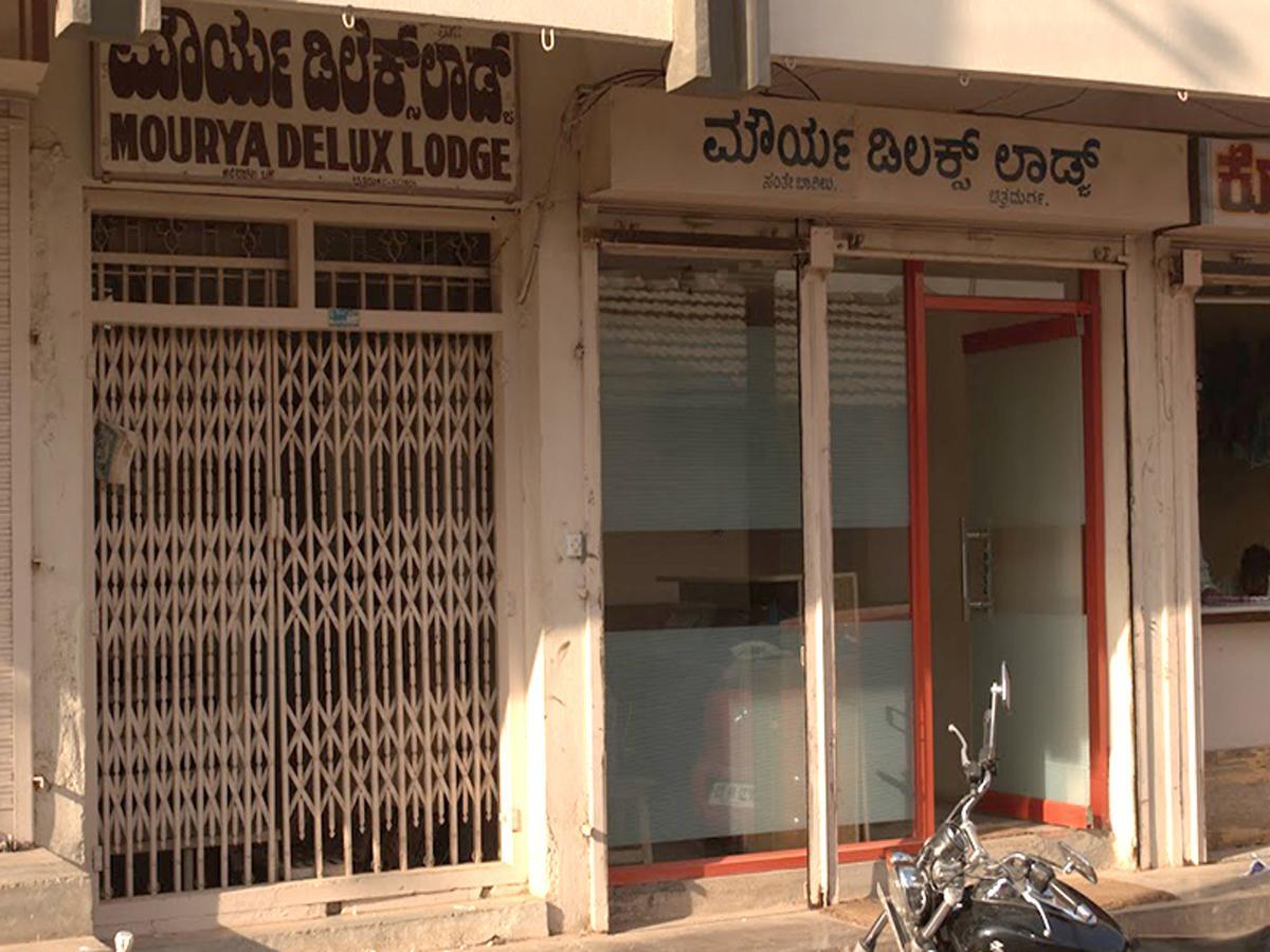 Mourya Deluxe A/C Lodge Chitradurga Exterior photo