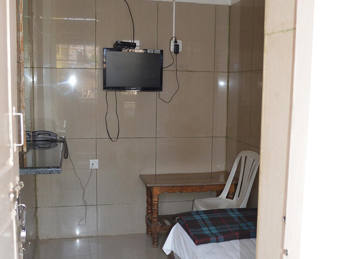 Mourya Deluxe A/C Lodge Chitradurga Exterior photo